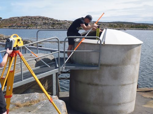 Precise levelling to verify the stability of a bubble mareograph at the Onsala Space Observatory